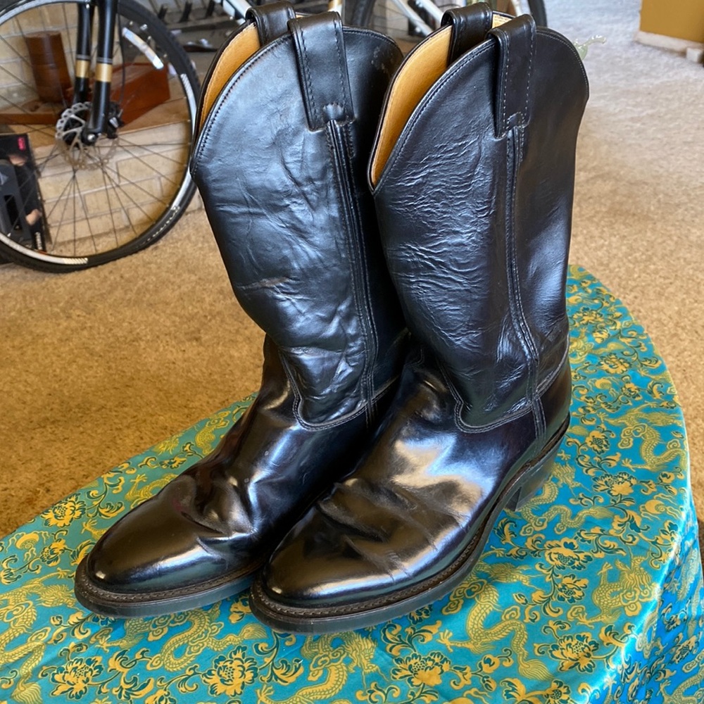 Fantastic shiny black pair Justin Tobias boots model 3040